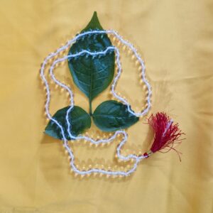 शुद्ध स्फटिक माला – दिव्यता, शुद्धता और सकारात्मक ऊर्जा का प्रतीक